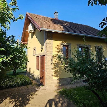 Duzzogó Vendégház Agárd Gárdony Exterior foto