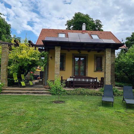 Duzzogó Vendégház Agárd Gárdony Exterior foto