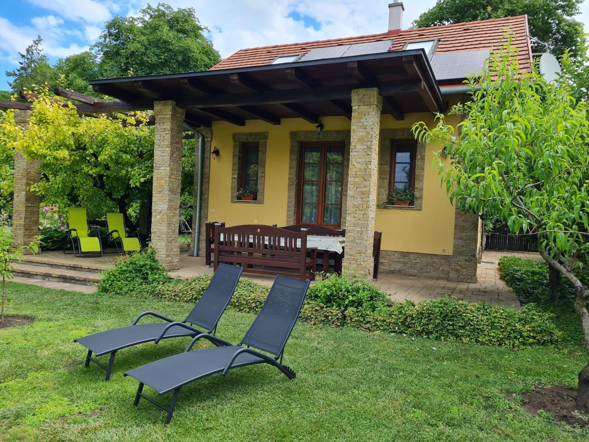 Duzzogó Vendégház Agárd Gárdony Exterior foto