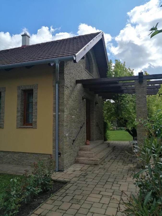 Duzzogó Vendégház Agárd Gárdony Exterior foto