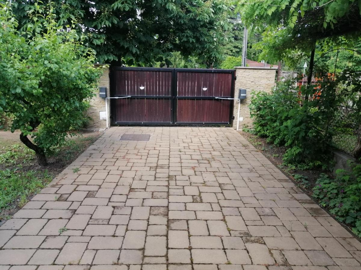 Duzzogó Vendégház Agárd Gárdony Exterior foto